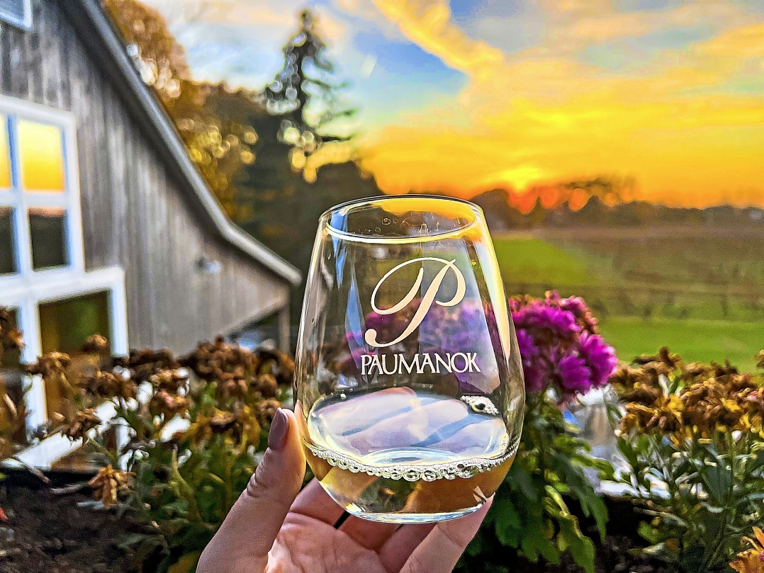 . Wein von der Winzerei Paumanok wurde schon im Weißen Haus ausgeschenkt. Foto: Discover Long Island/dpa-tmn