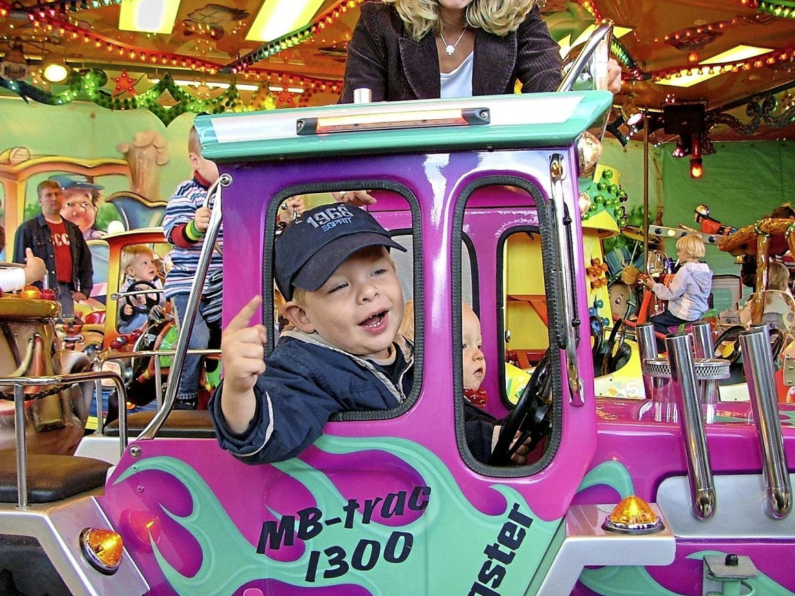 Die Kirmes hat für jedes Alter spannende Angebote. Fotos: Thomas Oeverhaus