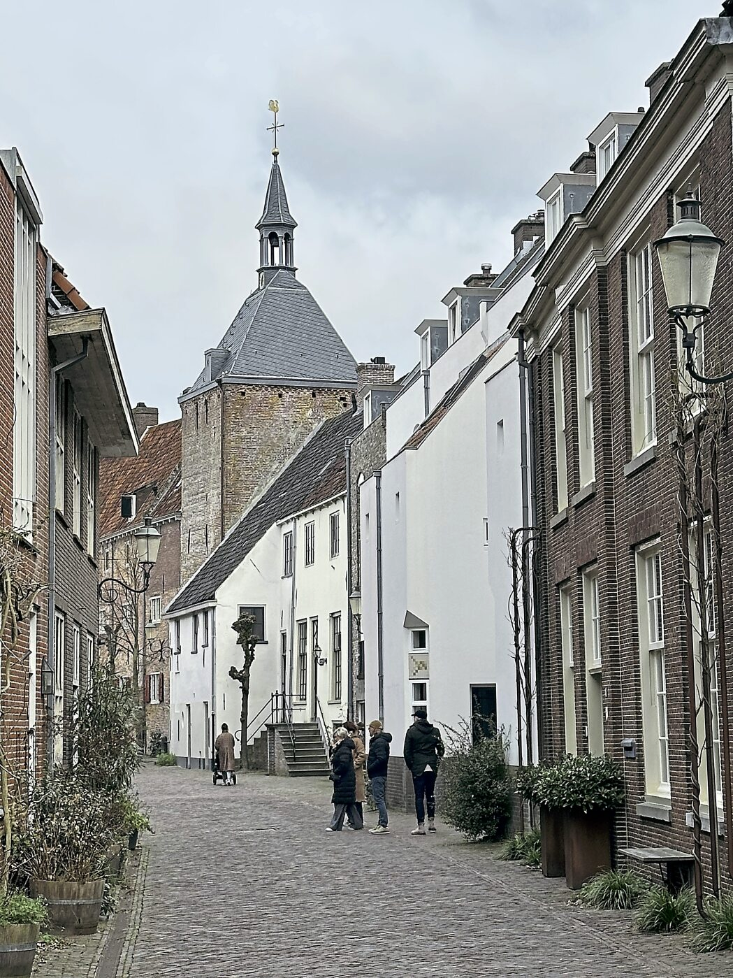 Die Muurhuizen „Mauerhäuser“ liegen wie ein Ring um den ältesten Stadtkern und folgen ziemlich genau dem Verlauf der ersten Stadtmauer.