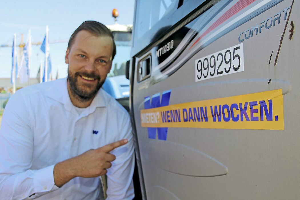 Maximilian Wocken mit dem Leitspruch: Das Meppener Unternehmen bietet 3.000 Maschinen und Geräte zum Mieten an. Foto: J. Lintel