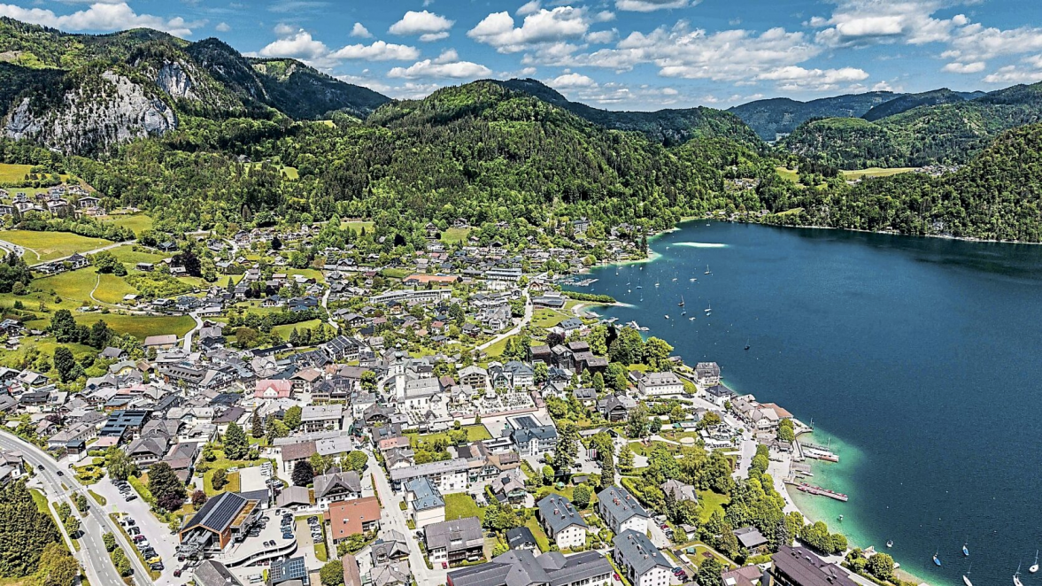 Unterwegs im Salzburger Land – St. Gilgen am Wolfgangsee. Das malerische Mozartdorf lockt mit einer prächtigen Umgebung zum Wandern. Foto: IMAGO/Daniel Scharinger