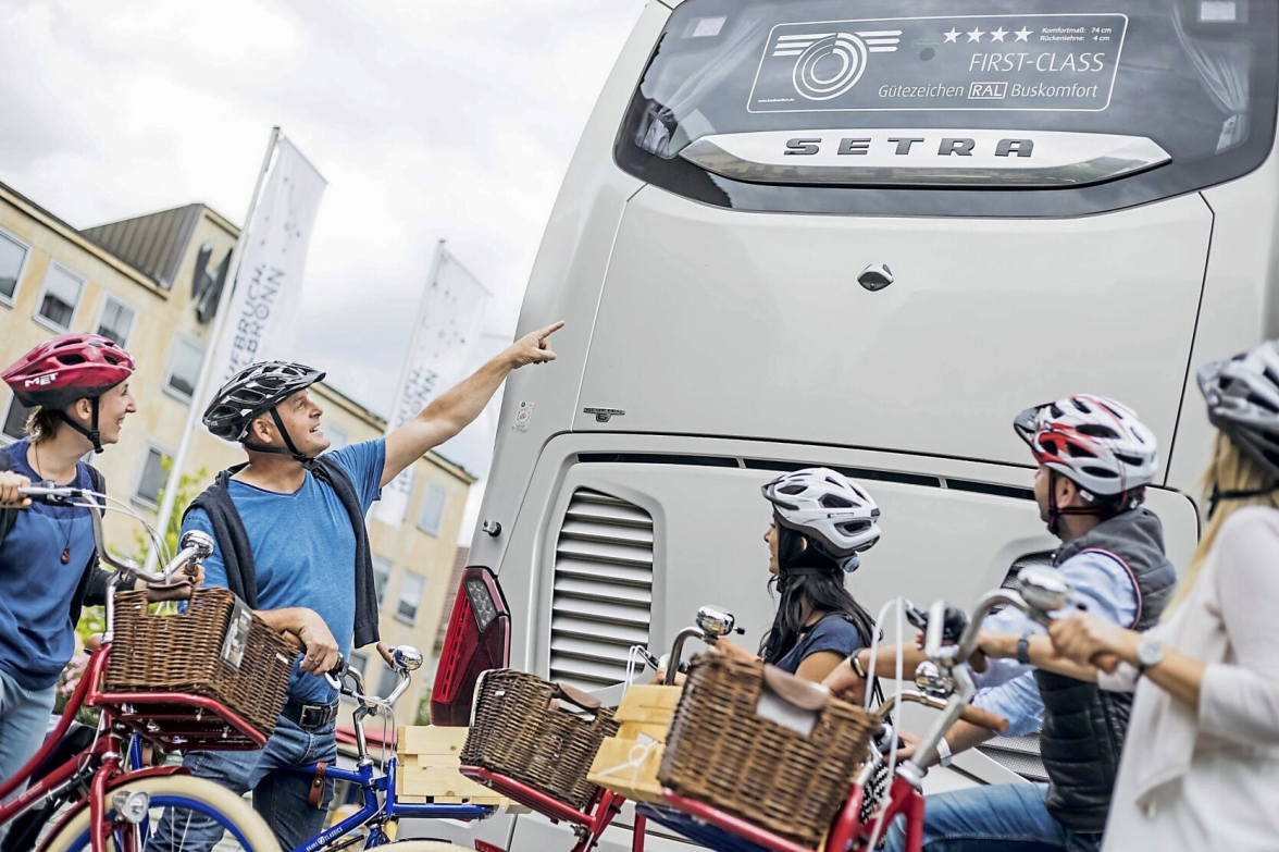 Busreisende haben es bequem: Im Programm sind vielfach Aktivitäten von Wandern bis Radfahren inbegriffen. Foto: gbk/Gütegemeinschaft Buskomfort