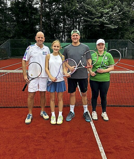 Im Endspiel: (v.l.) Christian Bruns, Janne Krüssel, Sascha Bruns, Karin Grote.