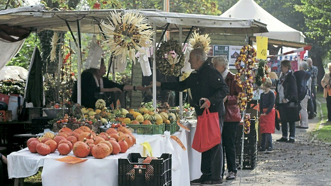 Zum Erntedank findet wieder der Venner Dorfmarkt auf der Mühleninsel statt. Foto: Reinhard Wolff/Archiv
