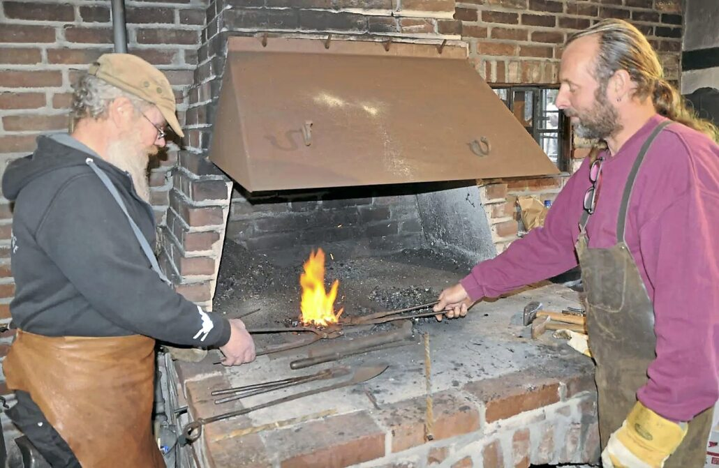 Die Kunst des Umgangs mit „heißen Eisen“ wird auch in diesem Jahr präsentiert. Foto: Detlev Kusserow/Archiv