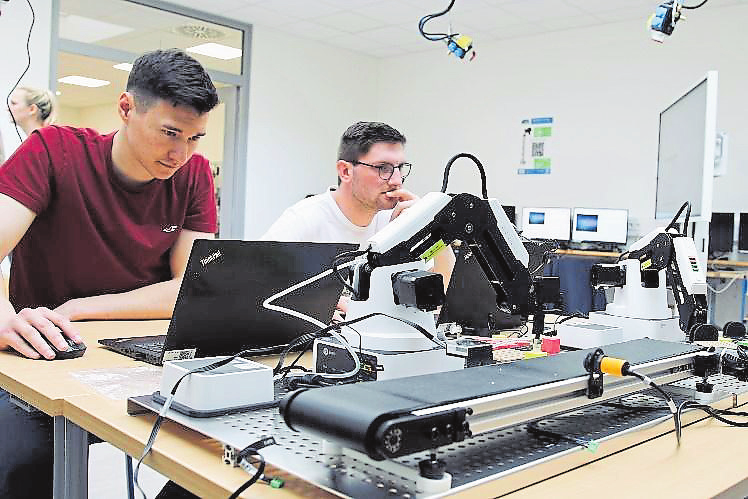 Im digitalen Kompetenzund Lernzentrum werden Themen wie Robotik, 3D-Druck oder Lasertechnik erfahrbar.