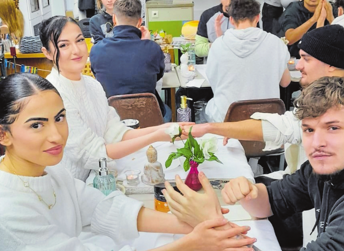 In der Berufseinstiegsschule Körperpflege drehte sich alles um Schere, Styling und Service. Fotos: BBS Lingen