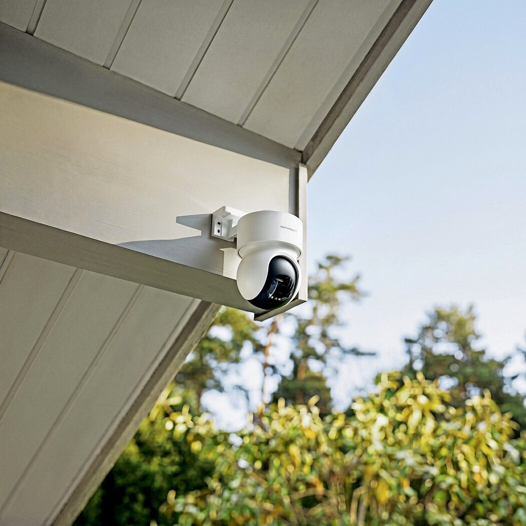 Kameras sind in einer modernen Smarthome-Lösung mehr als reine Überwachungsgeräte, sie sind aktiver Bestandteil des vernetzten Sicherheitssystems. Foto: DJD/eQ-3 AG/Gabriel Lorenz
