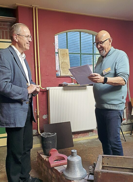 Pfarrer Andreas Bleise bedankte sich bei Museumsführer Steffen Swarts. Fotos: A. Terborg