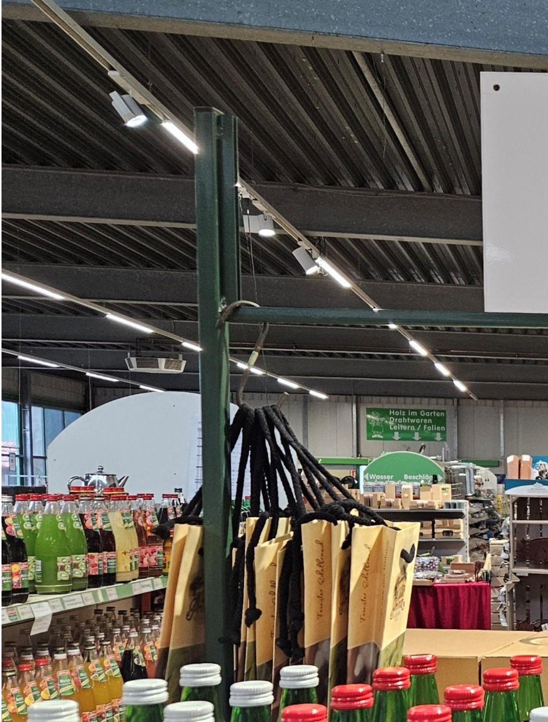 Ganz frisch eingetroffen sind die wärmenden Getränke von Prinz. Bild: Melanie Jülisch