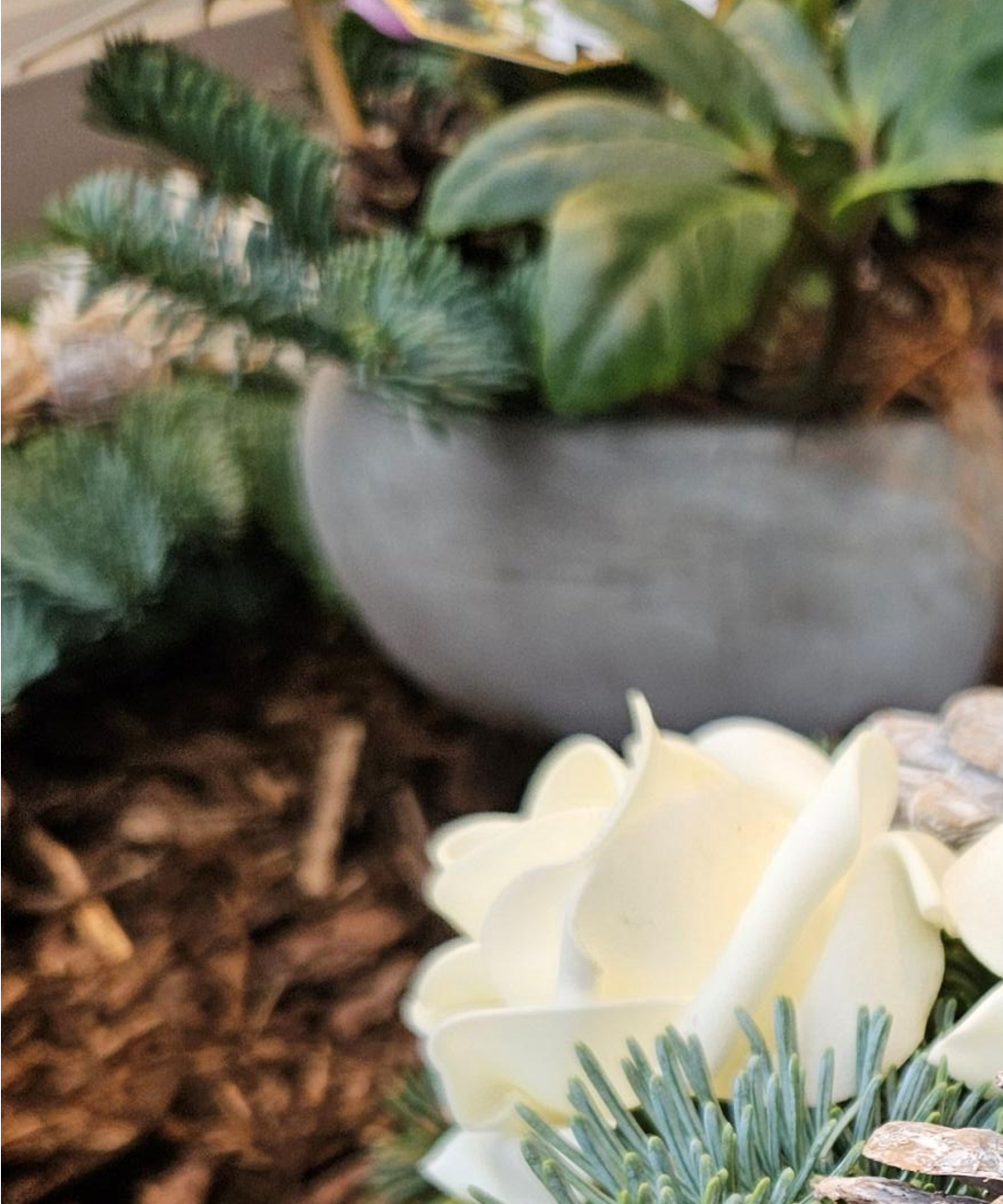 Gestecke und Kränze gibt es in unterschiedlichen Ausführungen. Bild: Melanie Jülisch