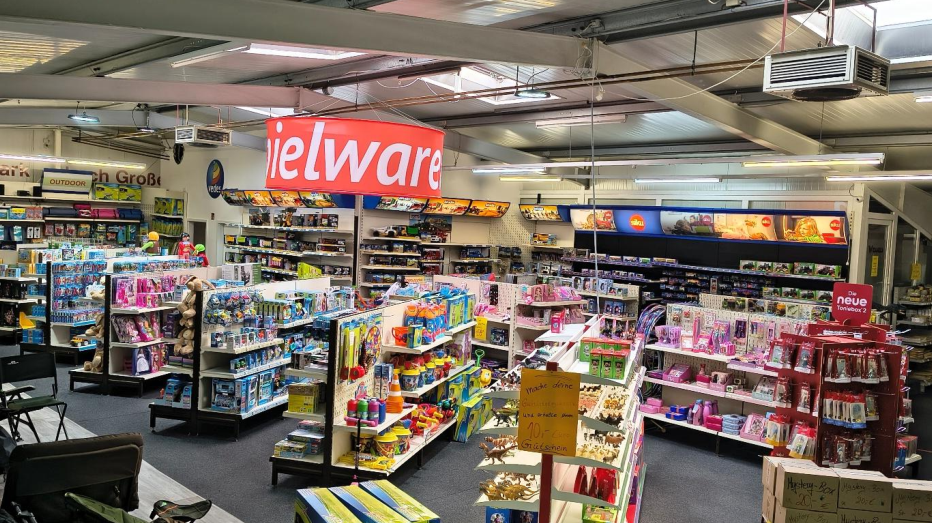 Spielewelten: In der Spielwarenabteilung finden kleine und große Kinder eine umfangreiche Auswahl. BILD: Heike Arends