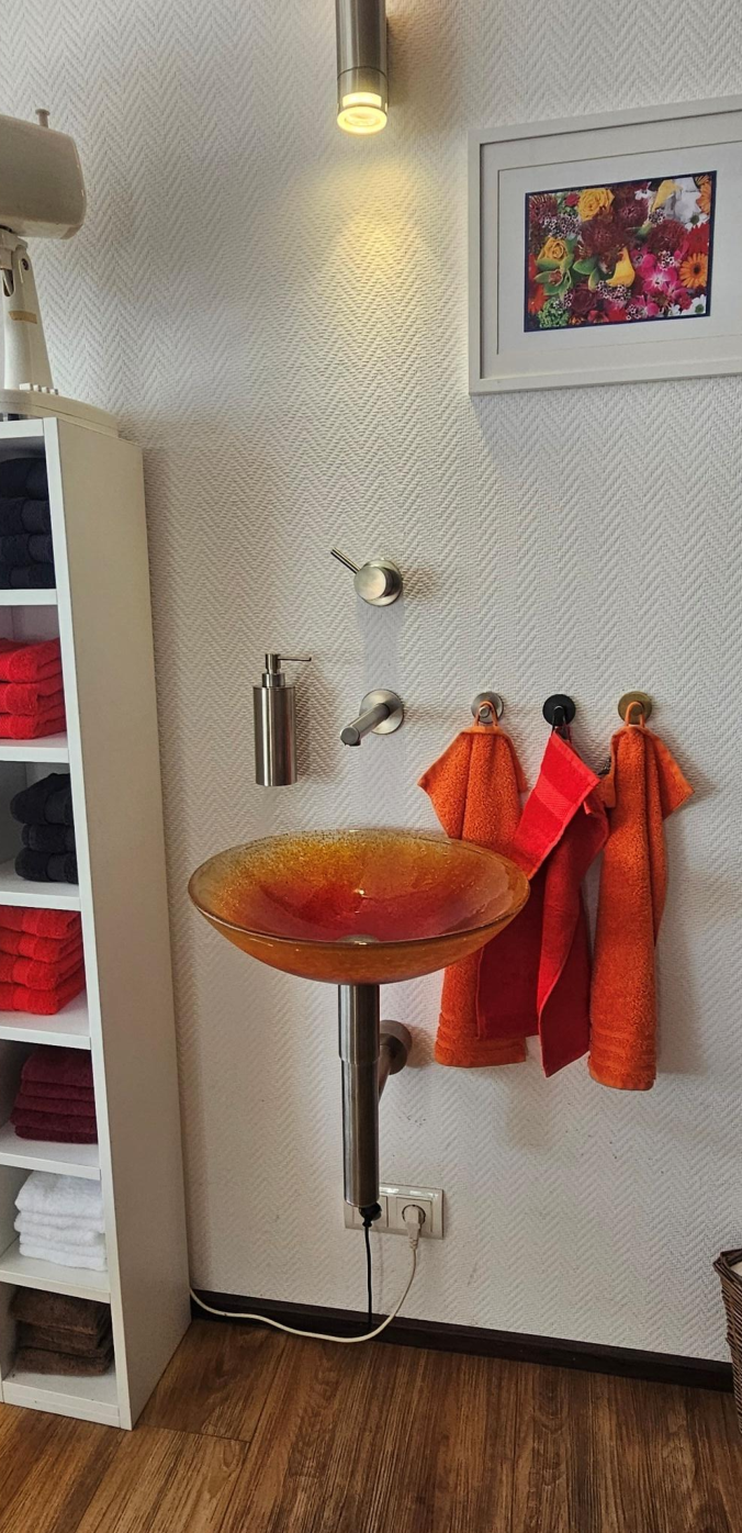 Auch etwas Farbe kann der kleinen Wellnessoase daheim nicht schaden. Bild: Reimers