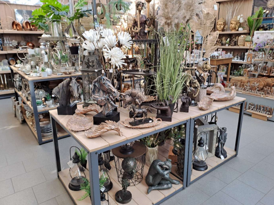 Die umfangreiche Deko-Abteilung in der sogenannten Warmhalle.