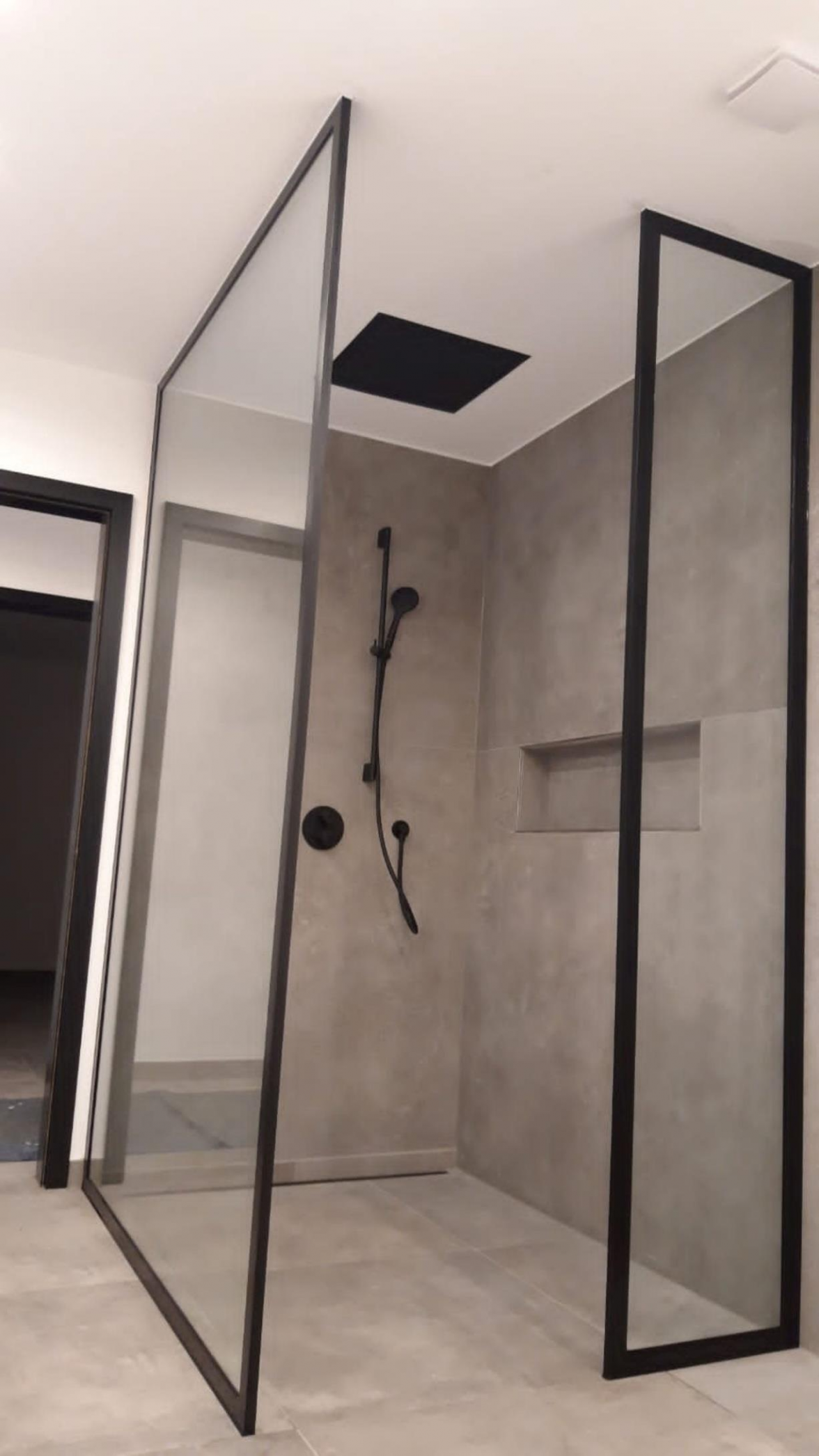Gläserne Duschabtrennungen und Trennwände. Bilder: privat