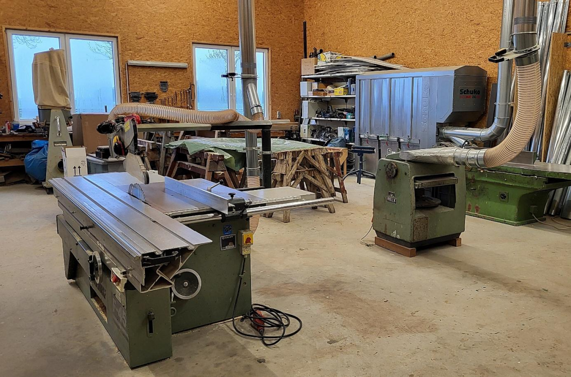 Die Werkstatt des Betriebes ist mit modernsten Maschinen des Zimmerer-Handwerkes ausgestattet. Bild: Rolf Bultmann