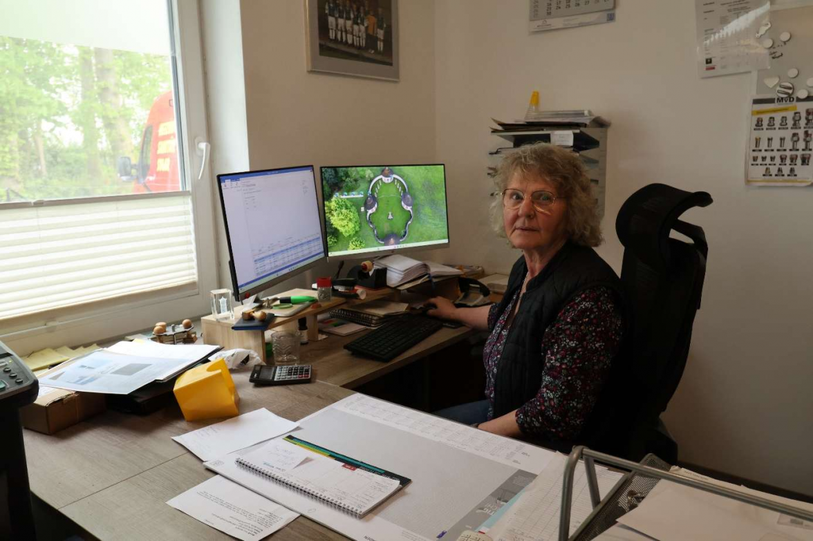 Kümmert sich seit Anfang an um die anfallenden Aufgaben im Büro: Helga Köhler, Ehefrau von Jan Köhler. BILD: Privat
