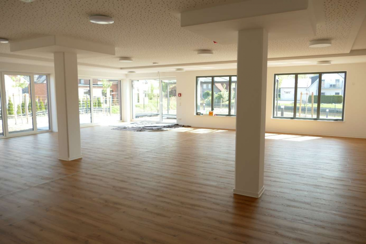 Für die Bewohner der Senioren-WG steht dieser große und helle Raum mit Zugang zur Terrasse inklusive Überdachung zur Verfügung. BILD: Heike Goyert