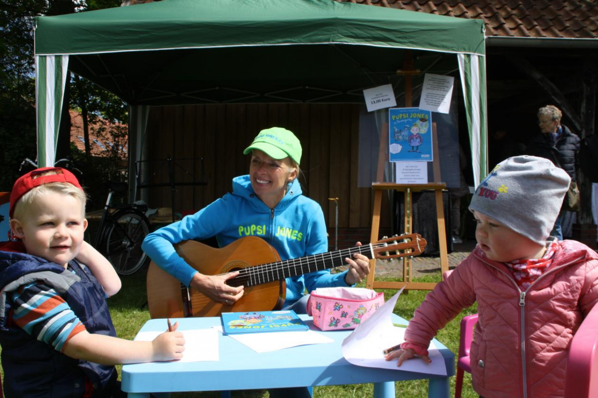 Warkelmarkt war beliebtes Ausflugsziel am Muttertag. BILD: Hildburg Brunken/Archiv