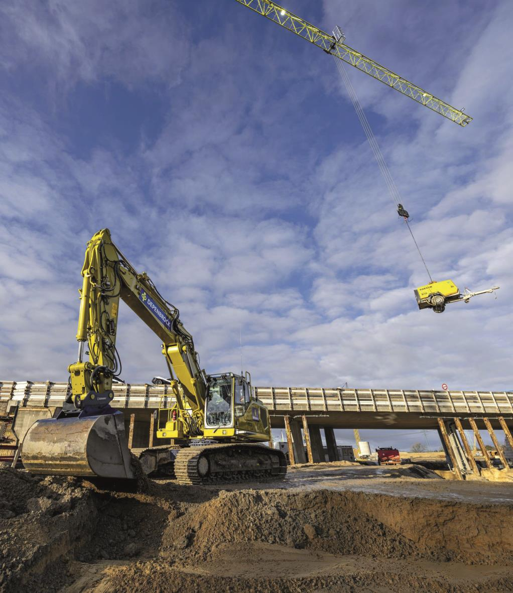 Teamarbeit auf der Baustelle: Ohne gute Abstimmung läuft nichts - Straßenbauer arbeiten Hand in Hand für sichere Verkehrswege. BILD: Depenbrock/akz-o