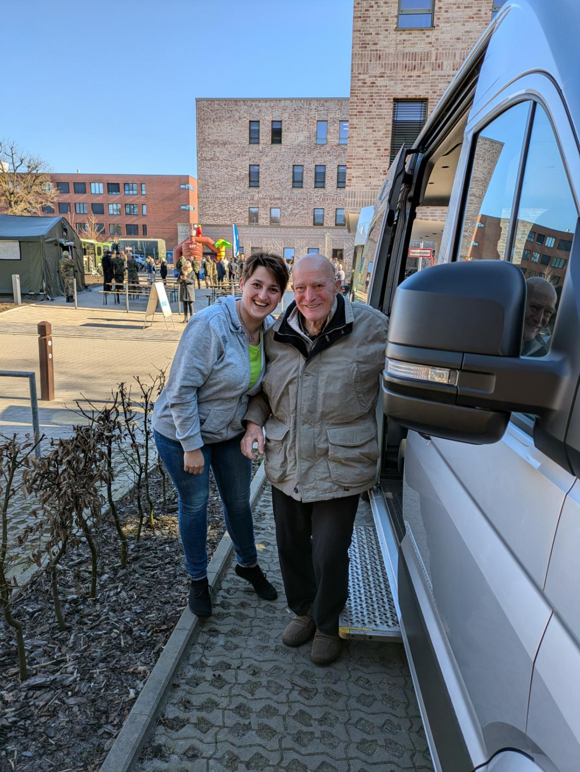 Hansgerd Hedenkamp (Tagesgast) und Melanie Friedrichs (Pflegehilfskraft). Bild: Privat