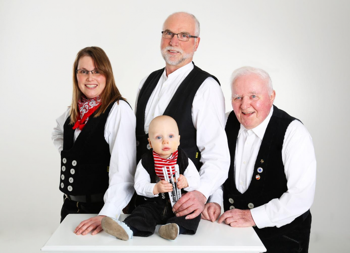Dieses 2012 entstandene Foto zeigt Mareike, Johann und Werner Nöth mit dem kleinen Hanno, der heute 13 Jahre alt ist und einen zehnjährigen Bruder namens Jendrik hat. BILD: Nöth