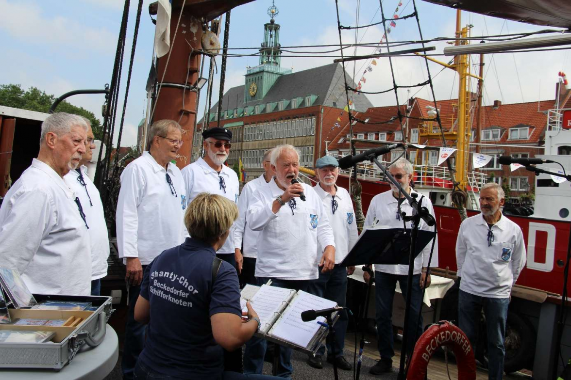 Der Shanty-Chor Beckedorfer Schifferknoten ist am Donnerstag in der Seehafenstadt zu Gast. BILD: Privat