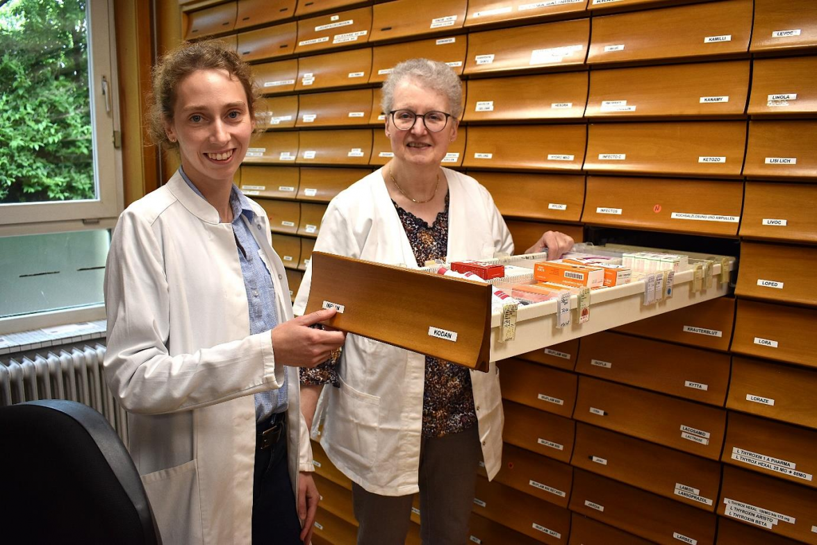 Bettina Schinke freut sich, mit Insa Hinrichs eine fachkundige und freundliche Nachfolgerin gefunden zu haben. BILD: Frank Brüling