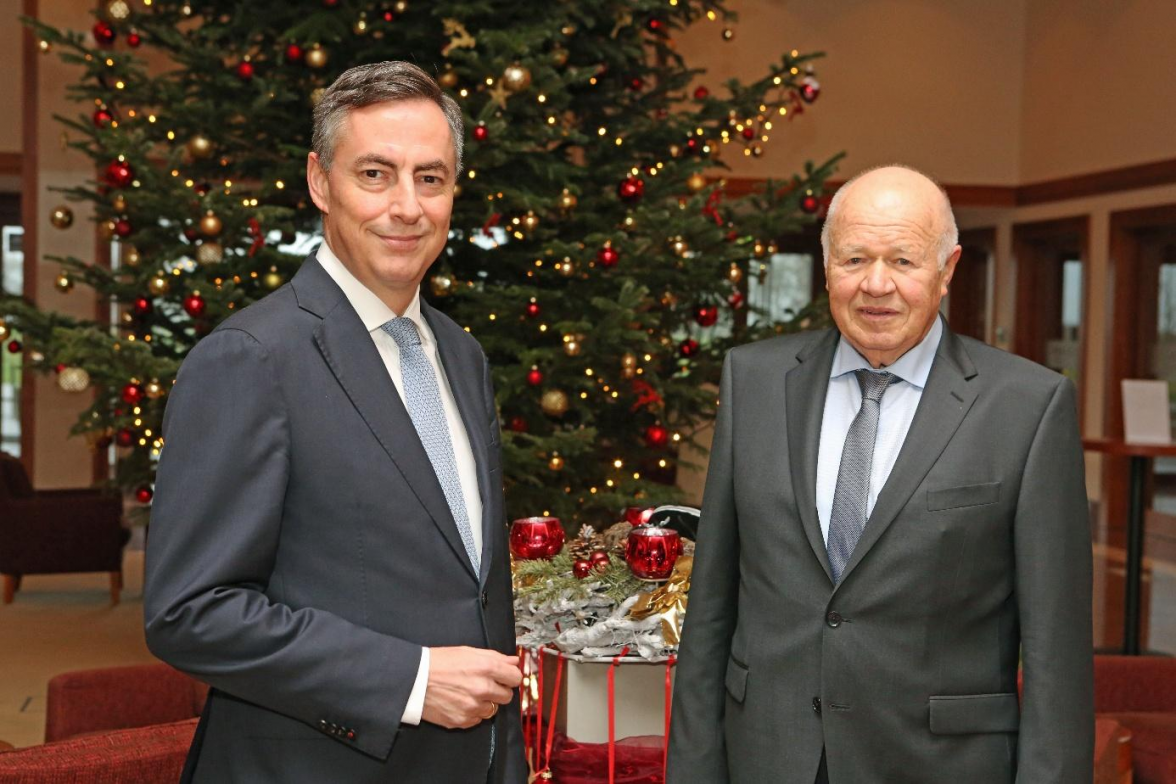 Nicht mehr als Ministerpräsident, sondern als Europa-Parlamentarier war David McAllister 2021 bei Claus Baak zu Gast. BILD: Archiv