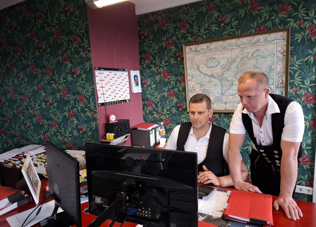 Wemken (sitzend) und Michael Kruse. (Bild: Hildburg Brunken)
