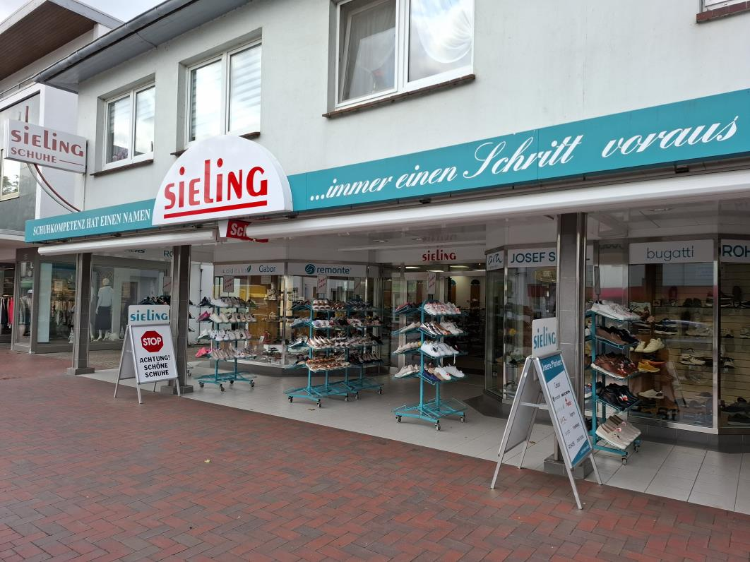 Foto: Heute präsentiert sich das Fachgeschäft für moderne und bequeme Schuhe im Kurort Bad Zwischenahn nach mehreren Modernisierungen. Bild: Hildburg Brunken