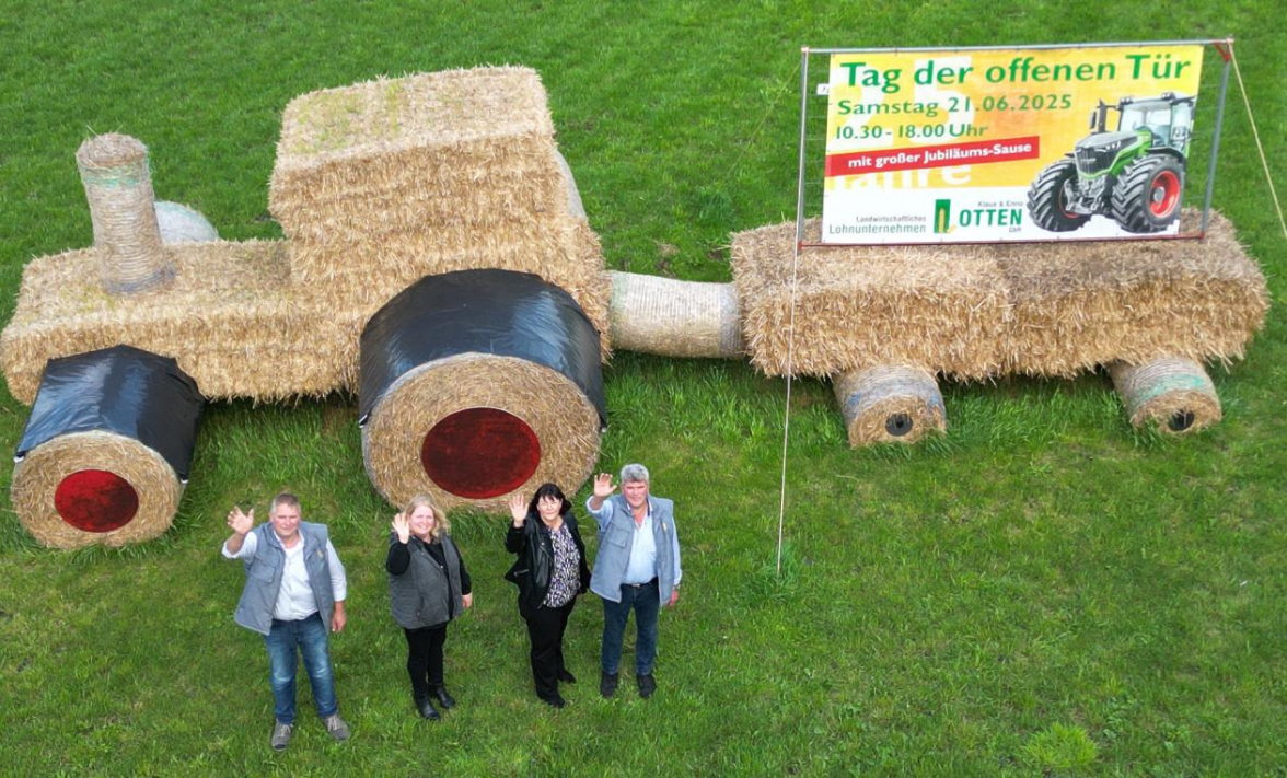Die Familien Otten freuen sich auf Sonnenschein und viele Besucher beim Tag der offenen Tür. BILD: Peter Kratzmann