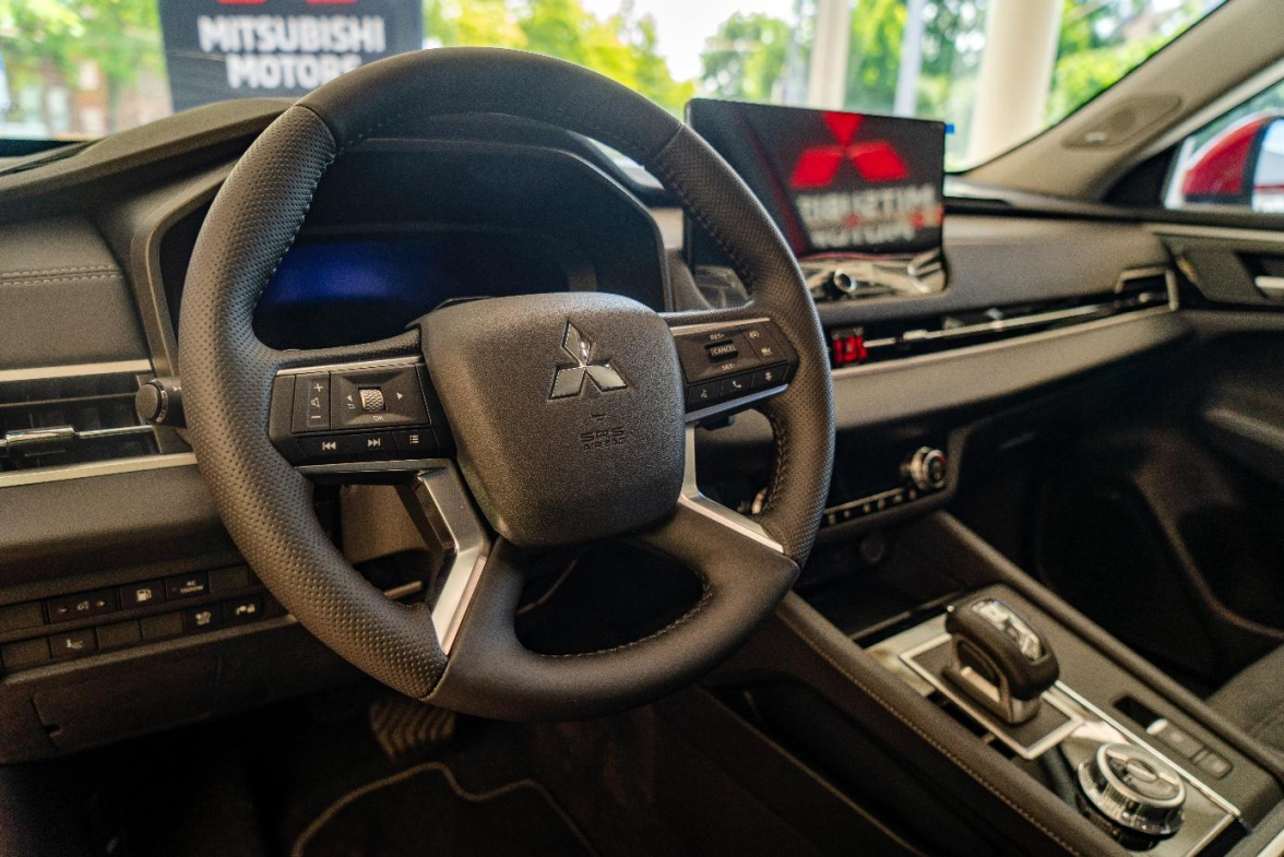Der neue Outlander verfügt über ein Digital-Cockpit mit hochauflösendem Farbmonitor und YamahaPremium-Soundsystem. BILD: Nicole Frischlich