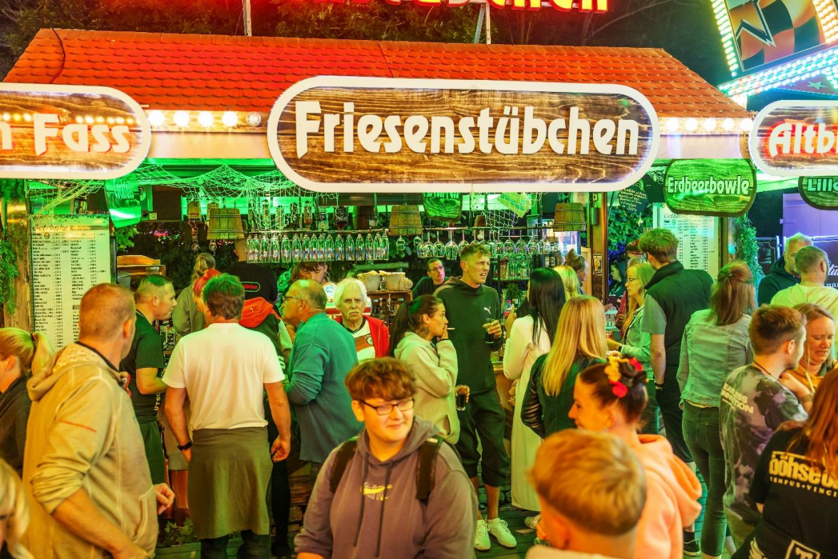 Partystimmung pur auf dem Dorffest. Bild: Archiv