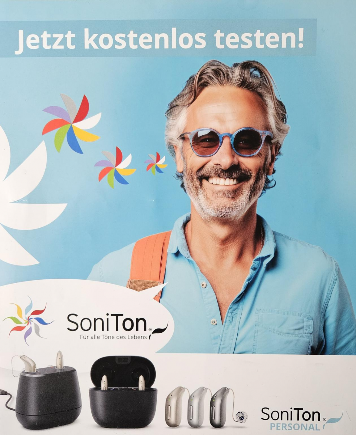 Aktuell können Kundinnen und Kunden die Hörgeräte von SoniTon kostenlos testen. Bild: Busch