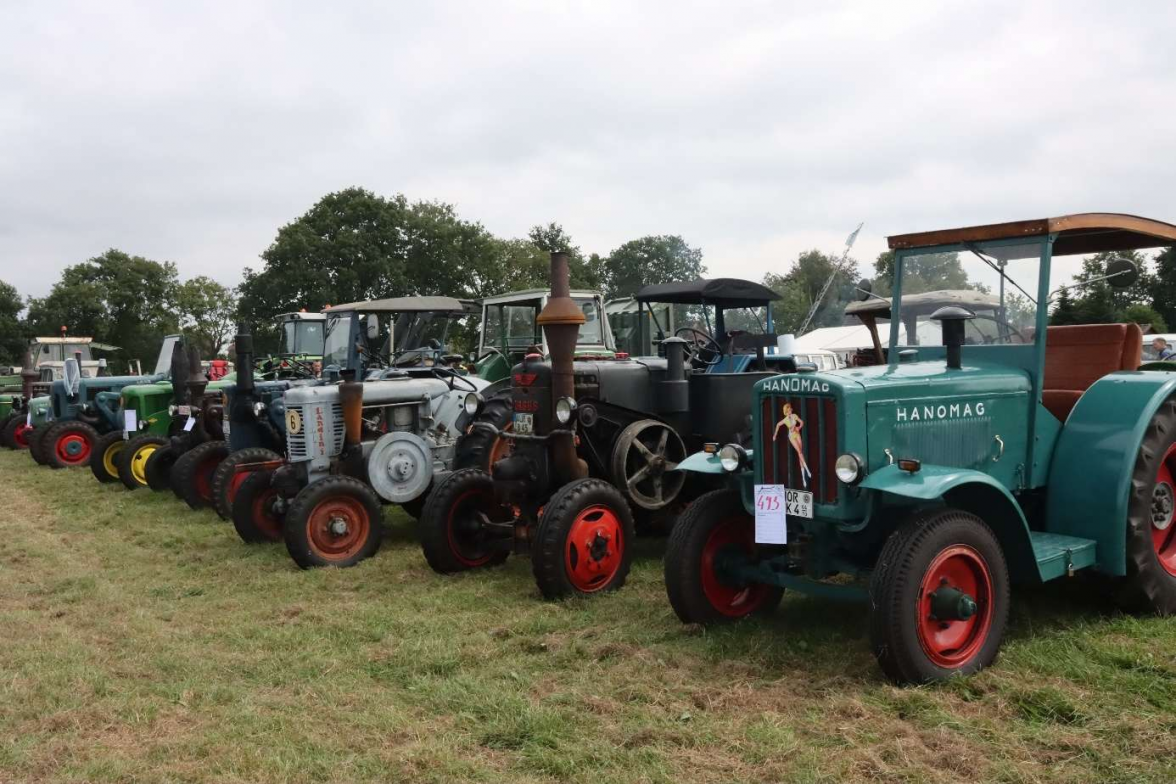 Auf der Festwiese gibt es am Samstag und Sonntag unzählige Oldtimer zu bestaunen. BILD: Hans Kleinpoppen