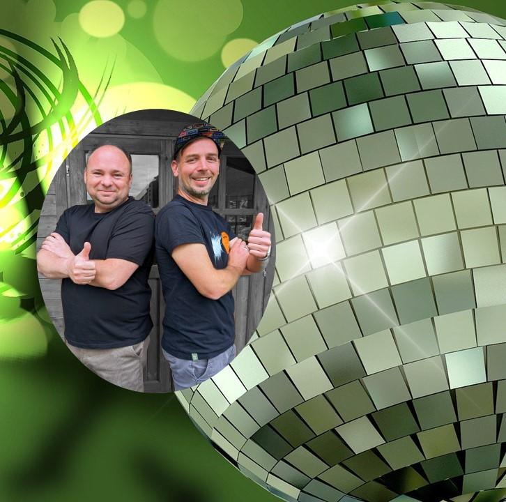 Auf dem DJ Tower „DOCK 6“ am Peterleeplatz legen DJ Sven Nocker und DJ Markus Becker am Freitagabend Partyhits vom Feinsten auf. BILD: Veranstalter