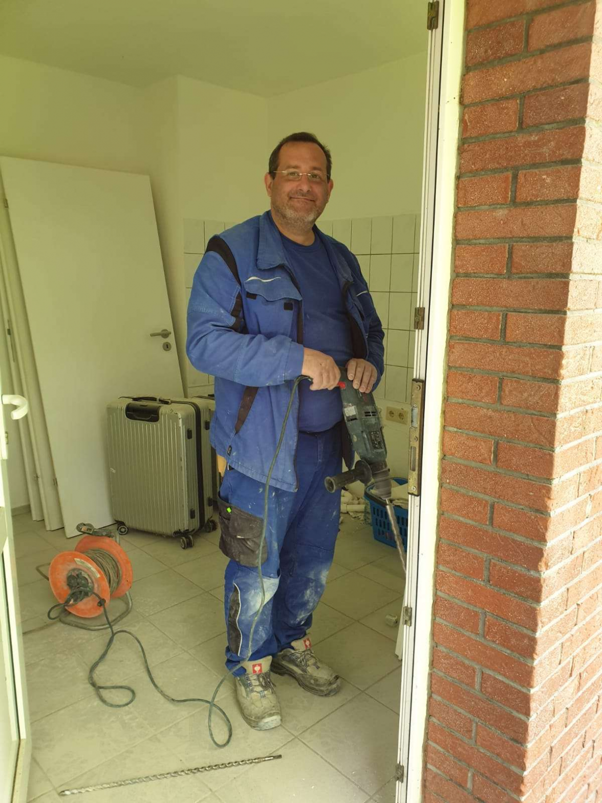 Jovica Mamula, der Ehemann von Nicole Mamula, gehört ebenfalls zum Team von„Handwerk aus einer Hand“. Bild: privat
