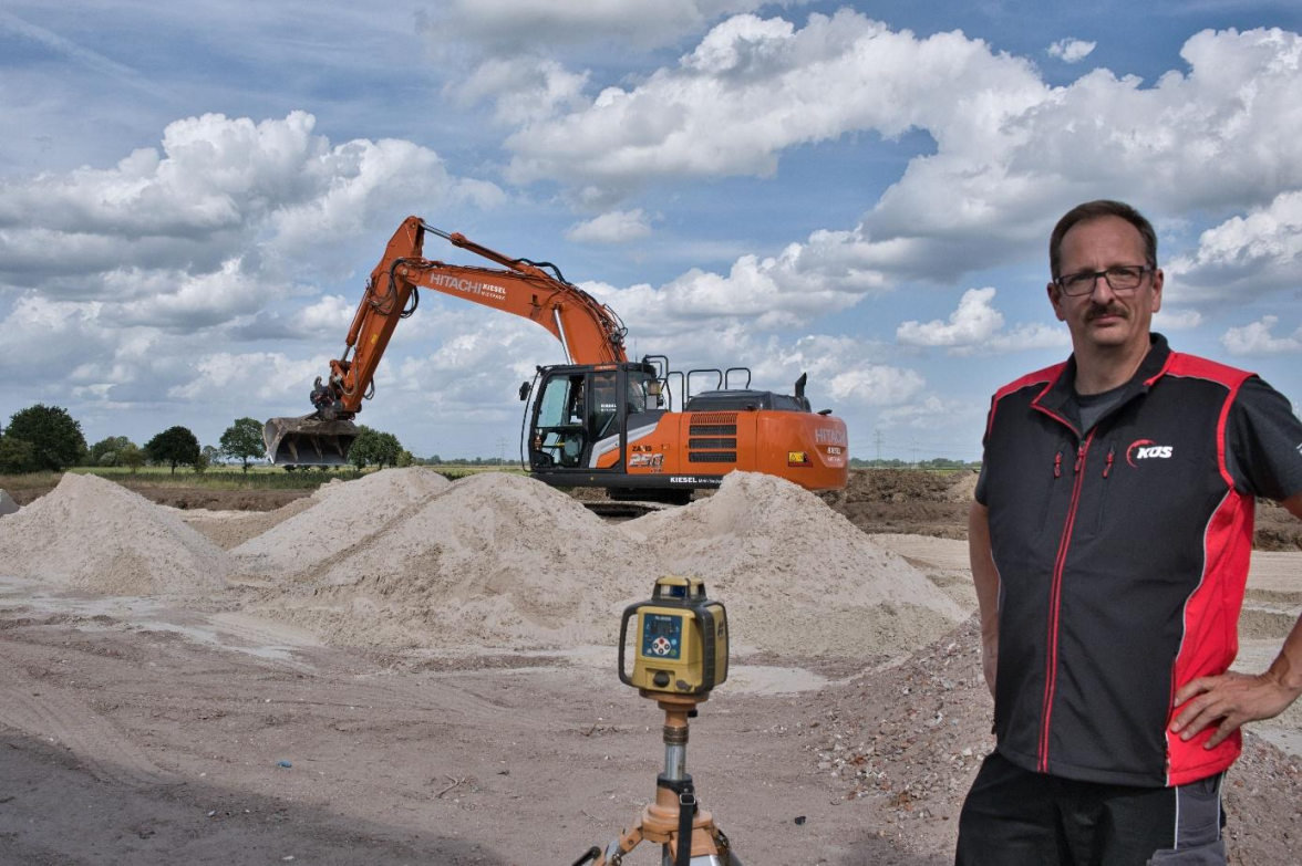 Prüfingenieur Werner Rolke auf der Baustelle. Bild: Gösta Berwing