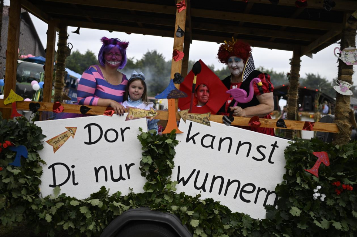 Viele geschmückte Wagen werden beim großen Umzug Stüber/Archiv am Sonntag erwartet. BILD: Sascha
