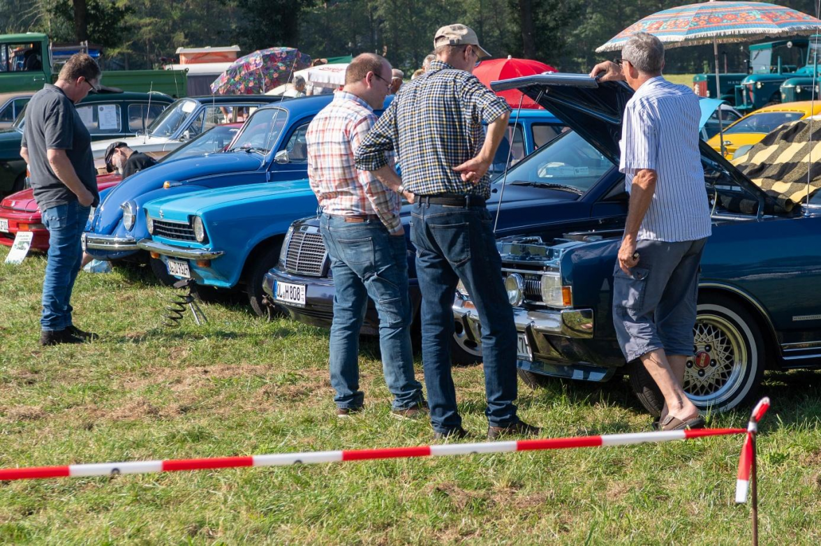 Neben dem Oldtimertreffen stehen auch eine Theateraufführung und Party im Festzelt an. BILD: Sascha Stüber