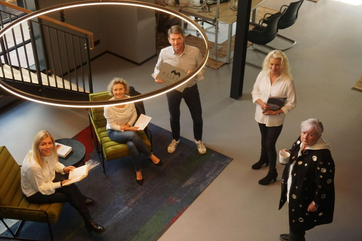 Im neugestalteten Kontorhaus ist eine Arbeitsplatzatmosphäre entstanden, die Wertigkeit, Ruhe und Sicherheit ausstrahlt. BILD: Friedhelm Müller-Düring
