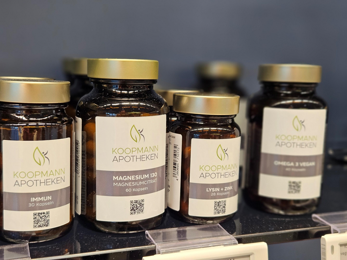 Zur Eigenmarke Koopmann Apotheken gehören Kosmetikprodukte und Nahrungsergänzungsmittel. Bild: Melanie Jülisch