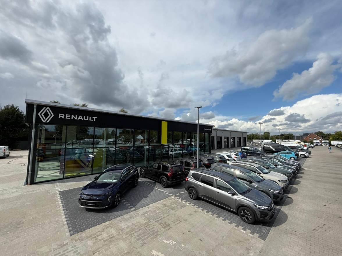 Das Autohaus Rolf in Wiesmoor bietet neben dem Verkauf schicker Pkw und Wohnmobile auch ein breitgefächertes Werkstattangebot. BILD: Autohaus Rolf