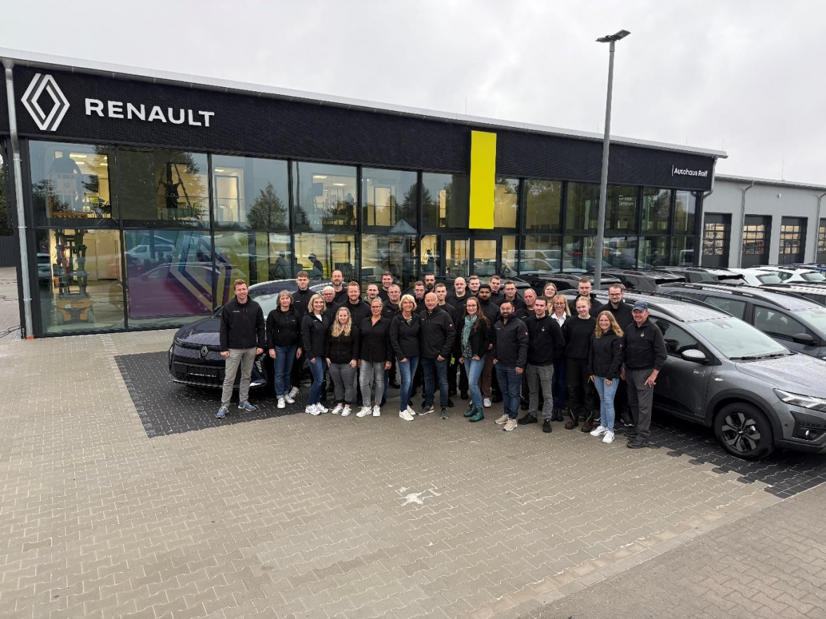 Die tatkräftige „Mannschaft“ des Autohauses Rolf lädt zum Schautag ein. BILD: Autohaus Rolf