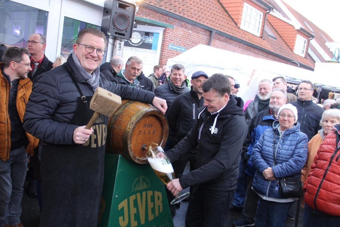 Bürgermeister Olaf Oetken eröffnet um 15 Uhr den Zeteler Markt. Im Anschluss wird Freibier ausgeschenkt. Bild: Gemeinde Zetel