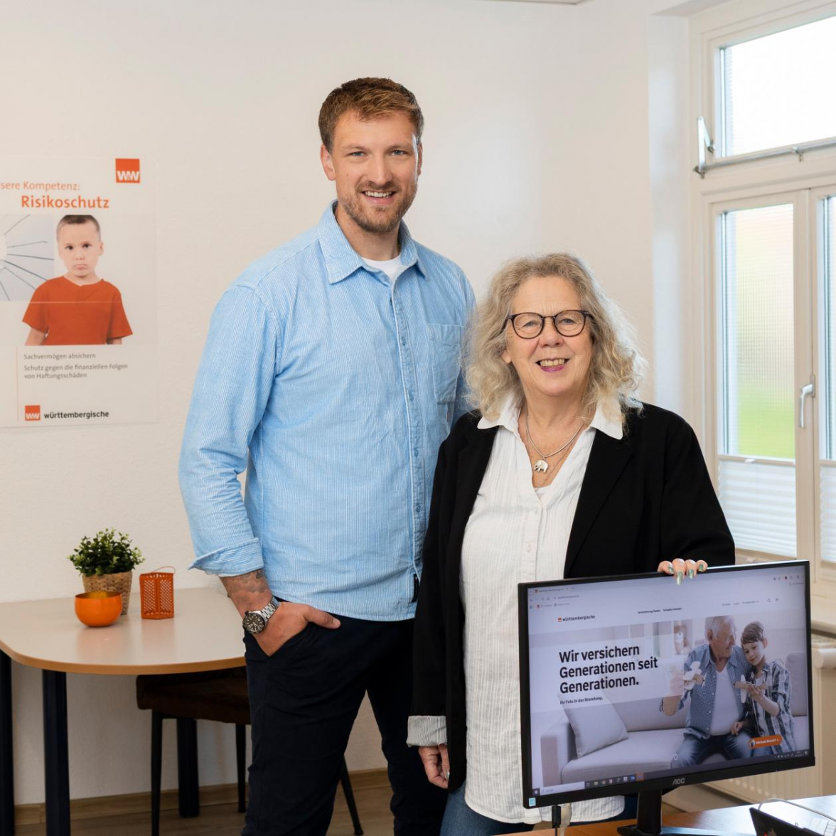 Carsten Gündel und Jutta Cornelssen-Huber begrüßen die Kunden in den neuen Räumlichkeiten in Neuenburg. Bild: Fotostudio Scheiwe