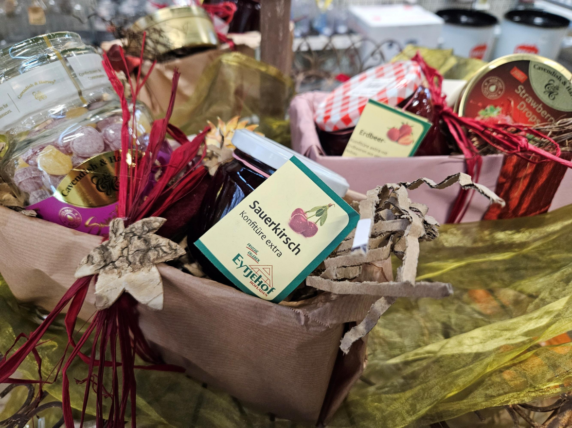 Präsentkörbe können auch auf Wunsch zusammengestellt werden. Bild: Melanie Jülisch