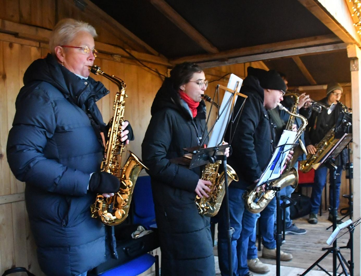 Die Wardenburger SaxophonistInnen treten am Ersten Advent auf. Bild: Peter Kratzmann