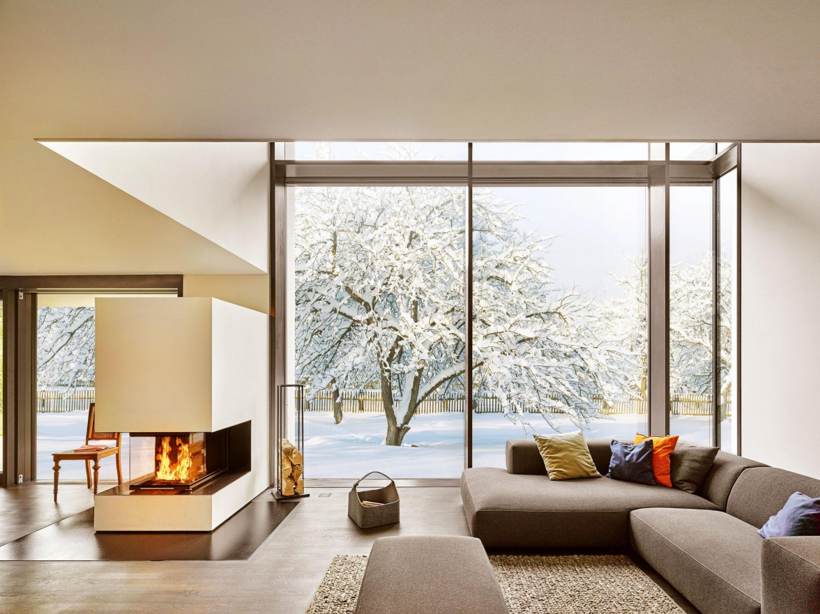 Clevere Heizungssteuerungen über ein Smarthome-System passen die Temperaturen im Haus an die Bedürfnisse der Bewohner und an die aktuelle Wettersituation an. BILD: djd/Somfy/Daniel Vieser